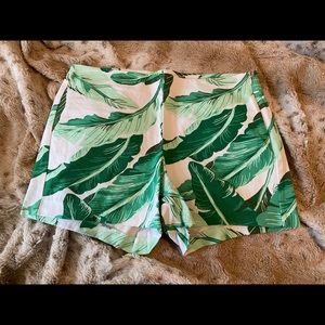 Old navy leaf shorts size 6